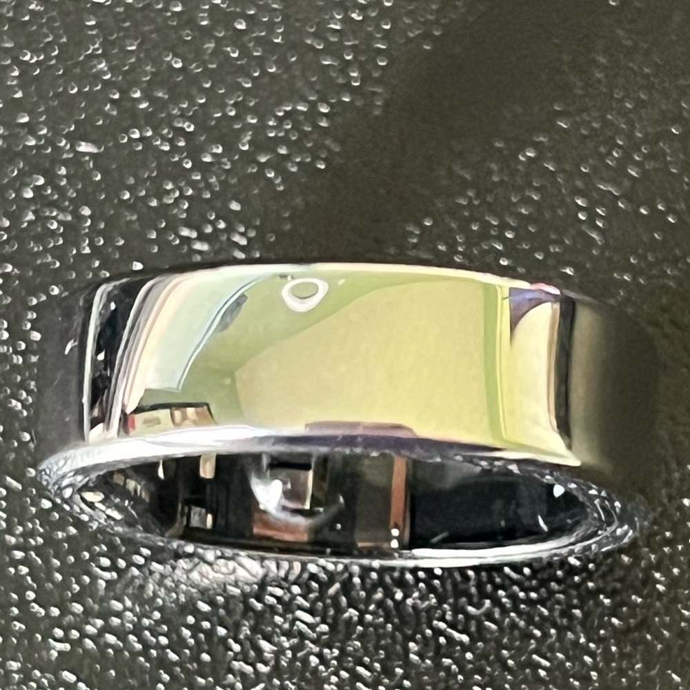 RingConn Smart Ring in Black and Silver — Sleek Health Wearable - Picture 8 of 9